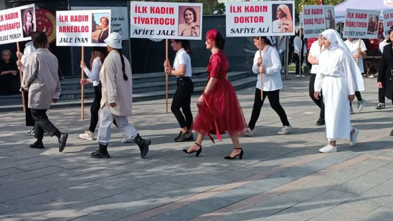     Alaçam, Cumhuriyet Bayramını kutladı.