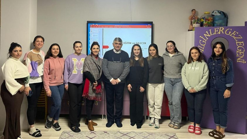 Eğitimci-Yazar Murat Kaya Eylül Ana Okulu paydaşlarına   seminer sunumu yaptı.