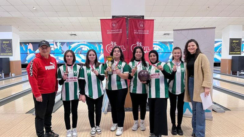 Alaçam Şadiye Muzaffer Turhan Anadolu Lisesi Bowling Türkiye Şampiyonu oldu.