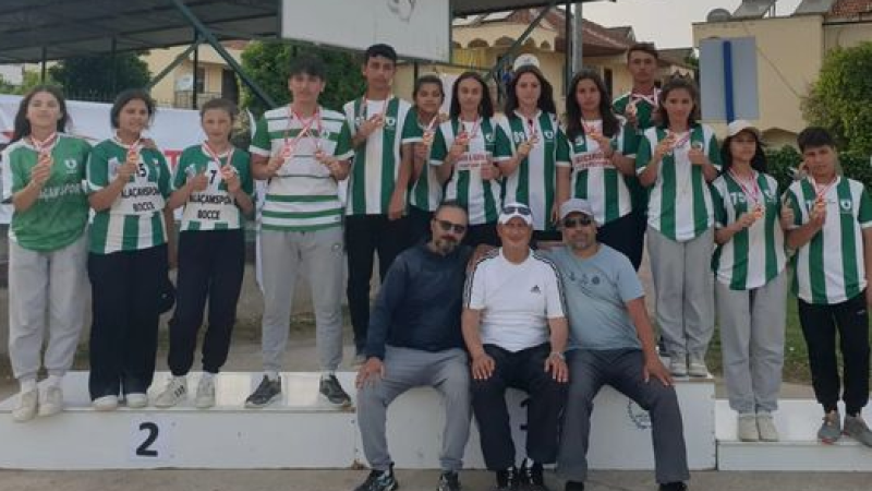 Alaçamspor Bocce,Antalya/Kemer'den madalyalarla dönüyor.