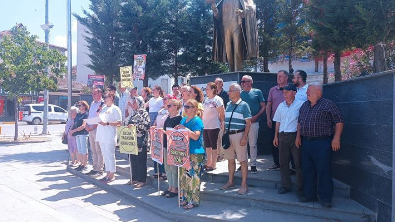 Sokak Hayvanları yasa tasarısı protesto edildi.