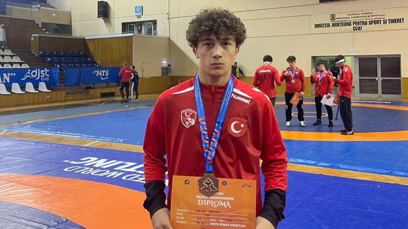 İbrahim Çakmak'tan bronz madalya.