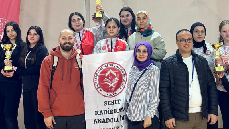 Şehit Kadir Kara A.İ.H.Lisesinden Floor Curling'te büyük başarı.