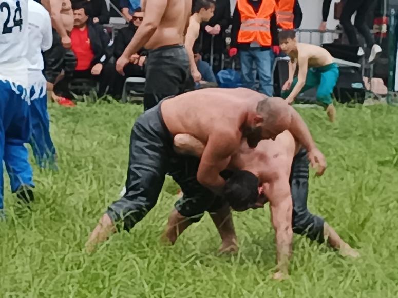 Geyikkoşan Başpehlivanı Tanju Gemici oldu.