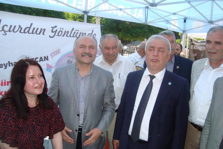 Genç Şair Seyhan Özcan Geyikkoşan'da şiir kitabını imzaladı